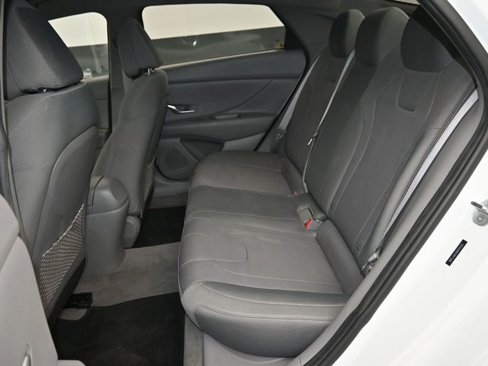 Used 2022 Hyundai Elantra SE image 27