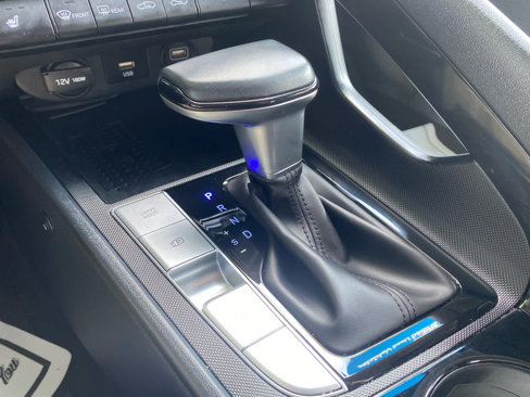 Certified 2023 Hyundai Elantra Limited w/ Preferred Accessory Package image 17