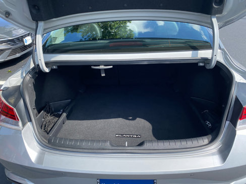 Certified 2023 Hyundai Elantra Limited w/ Preferred Accessory Package image 14
