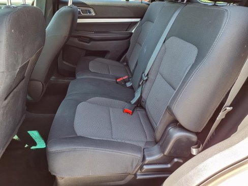 Used 2017 Ford Explorer XLT image 8