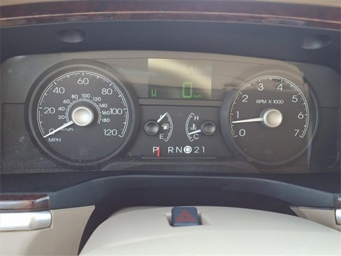 Used 2006 Lincoln Town Car Signature image 12