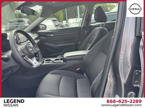 Used 2024 Nissan Altima 2.5 SV image 11