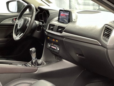 Used 2017 MAZDA MAZDA3 Touring image 23