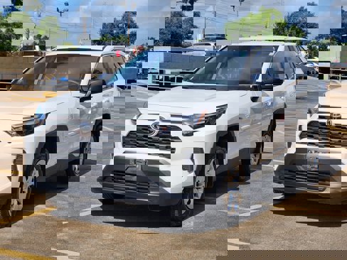 Used 2023 Toyota RAV4 LE image 3