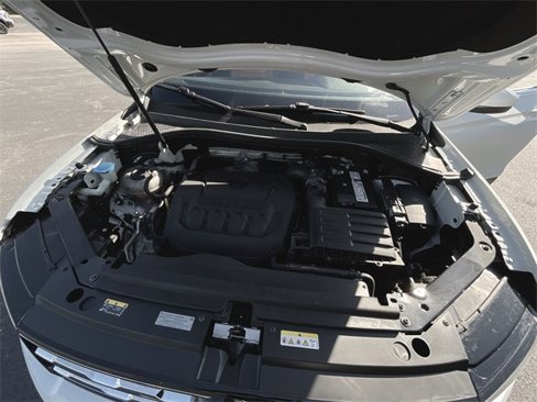 Used 2018 Volkswagen Tiguan SE w/ Panoramic Sunroof Package image 29