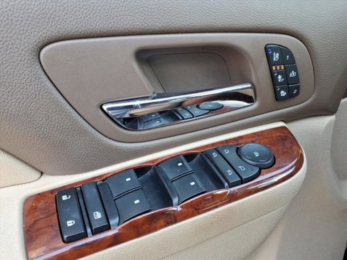 Used 2013 Chevrolet Suburban LTZ image 13