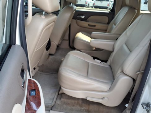 Used 2013 Chevrolet Suburban LTZ image 19