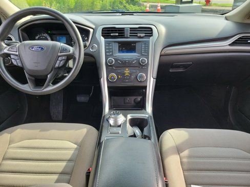 Used 2017 Ford Fusion S image 9