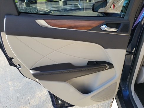 Used 2017 Lincoln MKC Select w/ Select Plus Package image 16
