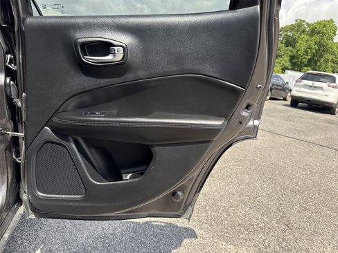 Used 2020 Jeep Compass Latitude image 31