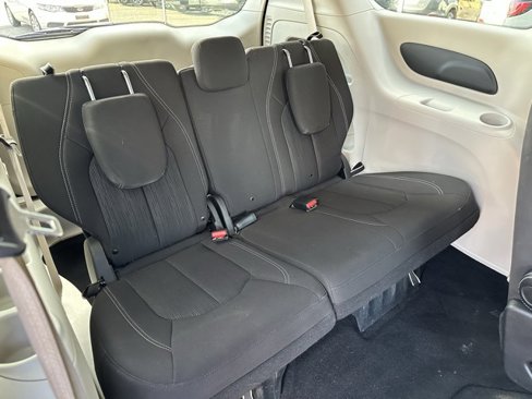 Used 2021 Chrysler Voyager LX image 21