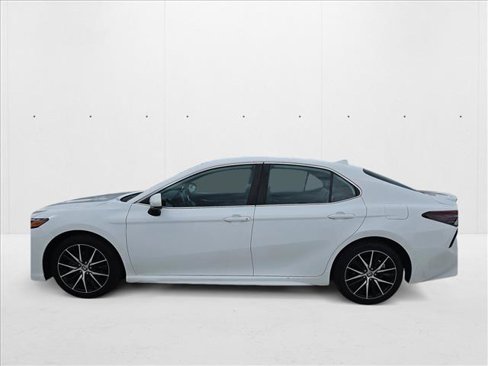 Used 2021 Toyota Camry SE image 9