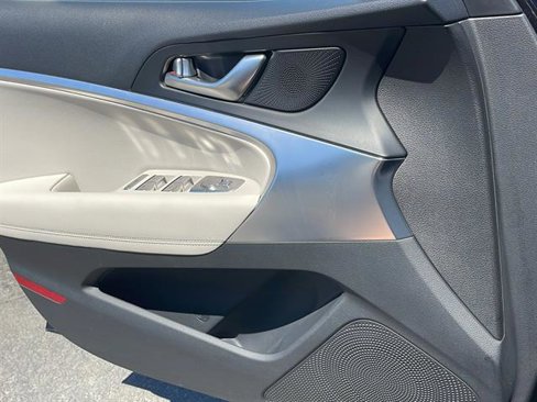 Used 2025 Genesis G70 2.5T image 26