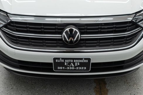 Used 2024 Volkswagen Jetta SE w/ Panoramic Sunroof Package image 41