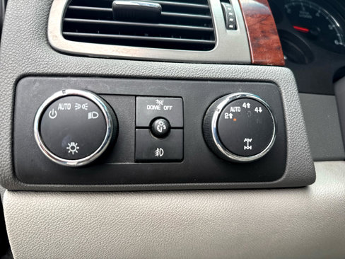Used 2009 Chevrolet Suburban LTZ image 25