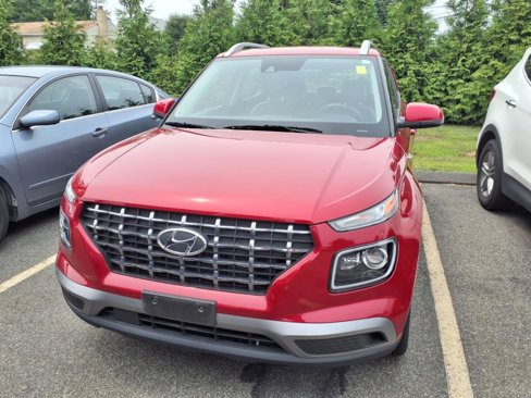 Certified 2022 Hyundai Venue Limited w/ Cargo Package image 3