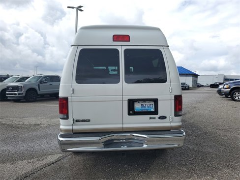 Used 2010 Ford E-150 and Econoline 150 image 5