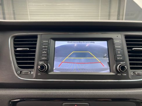 Used 2020 Kia Sedona LX image 28
