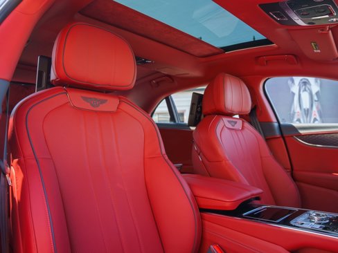 Used 2024 Bentley Flying Spur V8 image 22