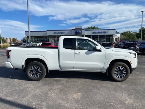Used 2022 Nissan Frontier SV image 1
