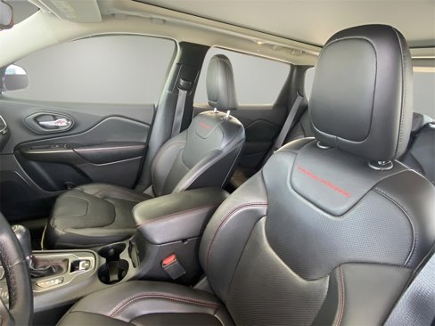 Used 2020 Jeep Cherokee Trailhawk image 18