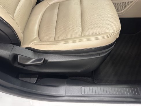Used 2020 Ford Escape SEL image 10