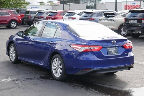 Used 2018 Toyota Camry LE image 7