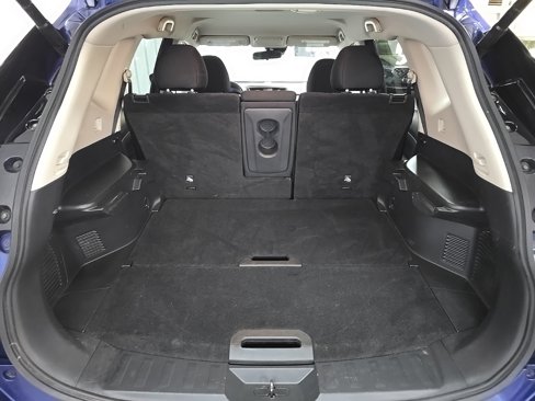 Used 2019 Nissan Rogue SV image 11