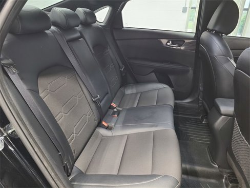 Used 2023 Kia Forte GT-Line w/ GT-Line Premium Package image 17