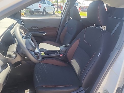 New 2024 Nissan Kicks SR image 9