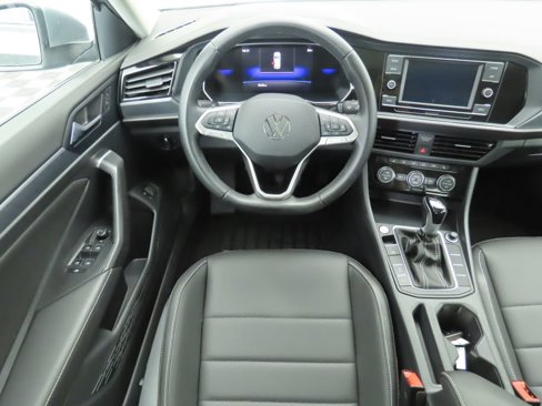Certified 2024 Volkswagen Jetta SE image 11