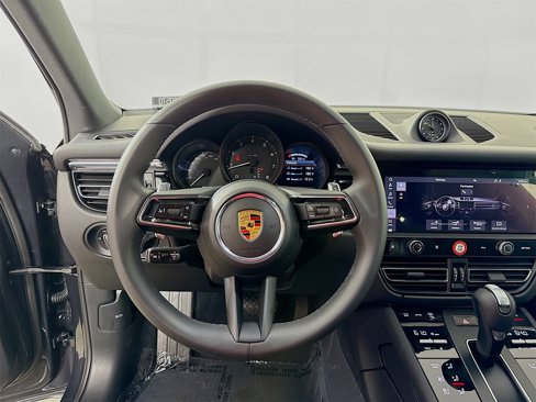 Used 2025 Porsche Macan image 12