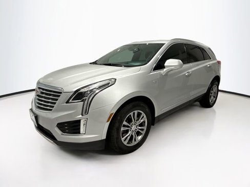 Used 2017 Cadillac XT5 Platinum image 3