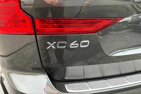 Used 2019 Volvo XC60 T5 Momentum w/ Multimedia Package image 30