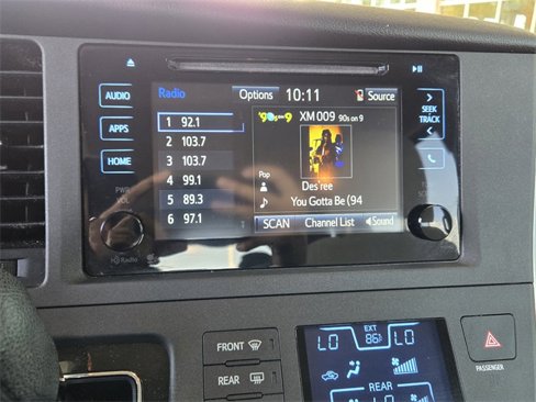 Used 2015 Toyota Sienna LE image 16