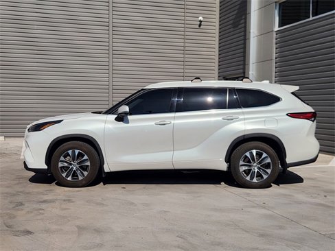 Used 2022 Toyota Highlander XLE image 5