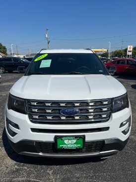 Used 2017 Ford Explorer XLT image 1