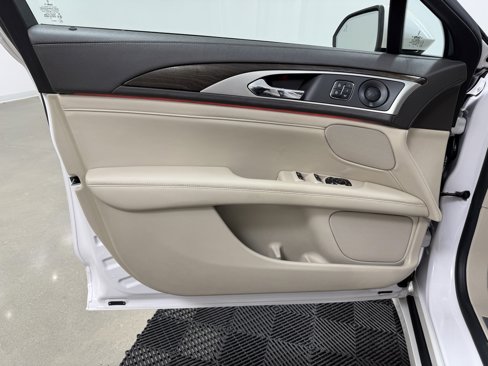 Used 2019 Lincoln MKZ Reserve image 11