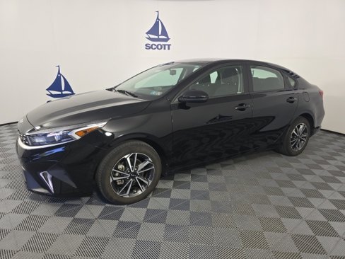 Used 2023 Kia Forte LXS image 3