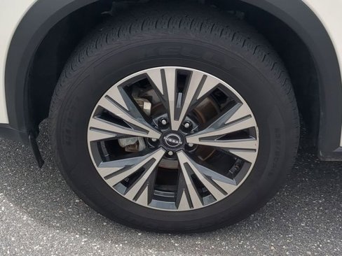 Used 2023 Nissan Rogue SV image 12