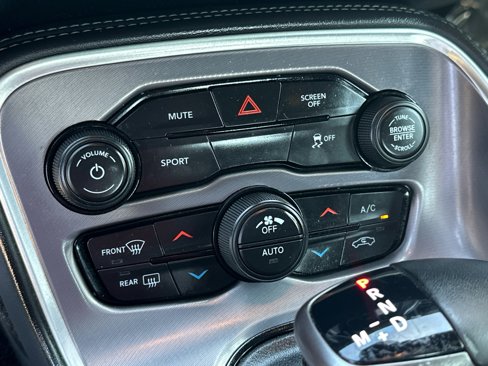 Used 2019 Dodge Challenger SXT image 28