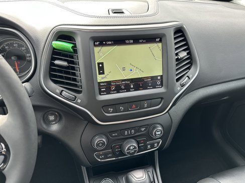 Used 2023 Jeep Cherokee Altitude Lux image 29
