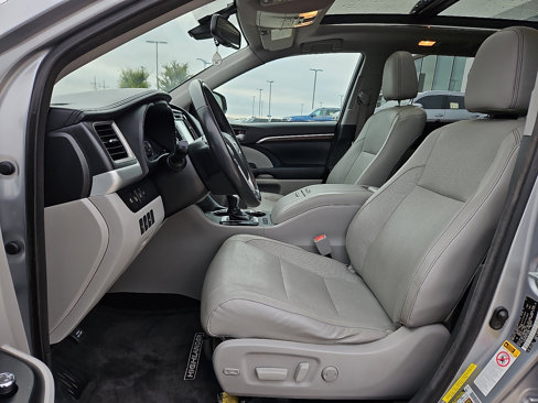 Used 2015 Toyota Highlander Limited Platinum image 12