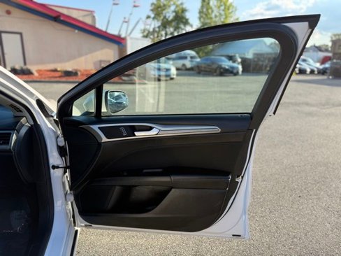Used 2019 Ford Fusion SE image 29