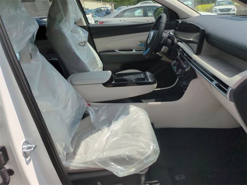 New 2025 Hyundai Elantra SE image 28