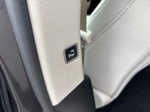 Used 2017 Chrysler Pacifica Touring image 28