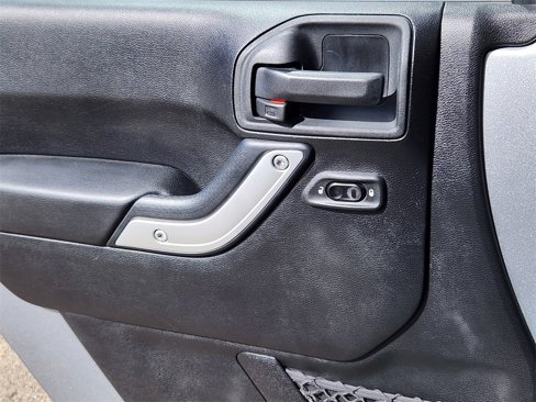 Used 2015 Jeep Wrangler Unlimited Sahara w/ Connectivity Group image 6
