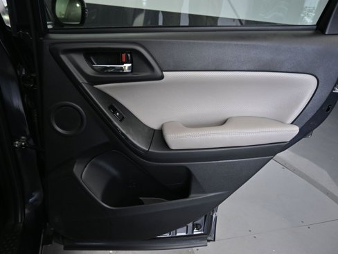 Used 2016 Subaru Forester 2.5i Touring w/ Eyesight & Navigation System image 34