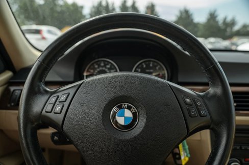 Used 2011 BMW 328i xDrive Sedan image 17