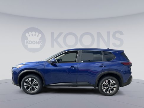 Used 2023 Nissan Rogue SV image 2